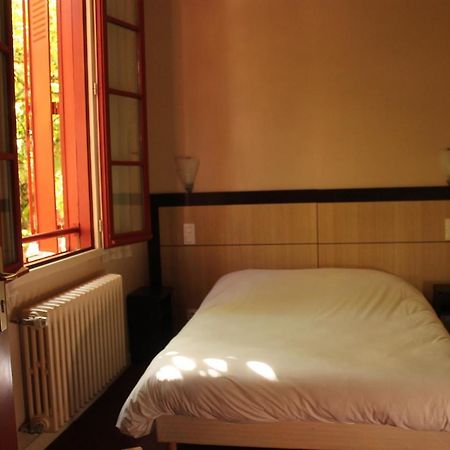 Hotel Le Commerce Мирпоа Екстериор снимка