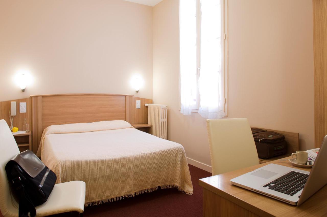 Hotel Le Commerce Мирпоа Екстериор снимка