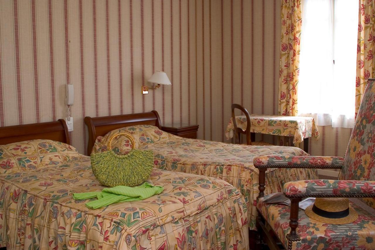 Hotel Le Commerce Мирпоа Екстериор снимка