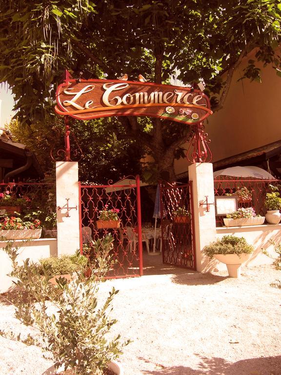 Hotel Le Commerce Мирпоа Екстериор снимка