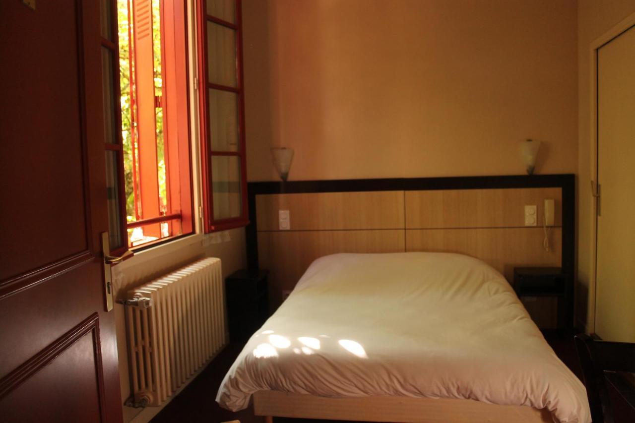 Hotel Le Commerce Мирпоа Екстериор снимка