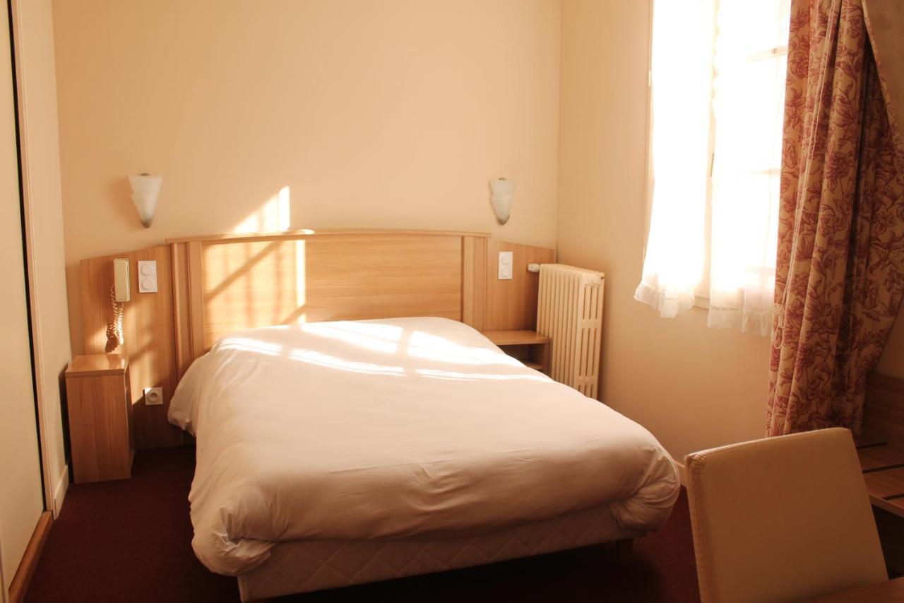 Hotel Le Commerce Мирпоа Екстериор снимка